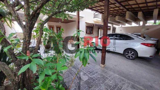 Casa com 3 Quartos à venda, 230m² no Vila Valqueire, Rio de Janeiro