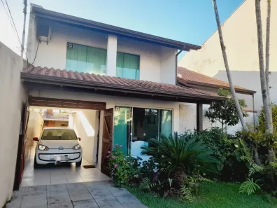Casa com 3 Quartos à venda, 170m² no Balneário, Florianópolis