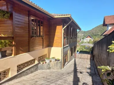 Casa com 5 Quartos à venda, 180m² no Quitandinha, Petrópolis
