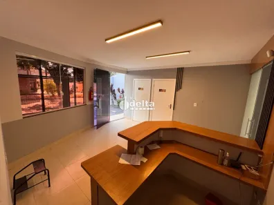 Ponto Comercial com 9 Quartos para alugar, 250m² no Presidente Roosevelt, Uberlândia