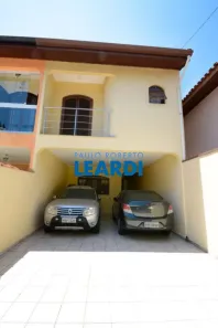 Sobrado com 3 Quartos à venda, 231m² no Vila Homero Thon, Santo André