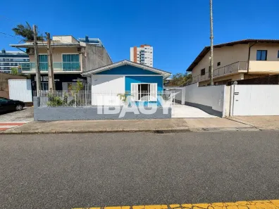 Casa com 3 Quartos para alugar, 158m² no Jardim Atlântico, Florianópolis