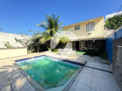 Casa com 5 Quartos à venda, 360m² no Piratininga, Niterói