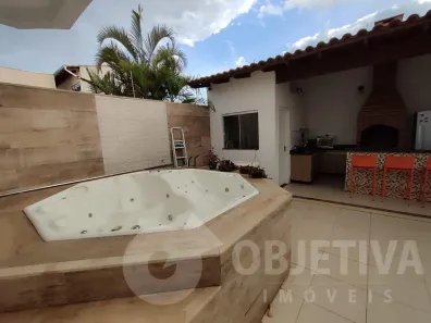 Casa com 4 Quartos para alugar, 290m² no Jardim Europa, Uberlândia