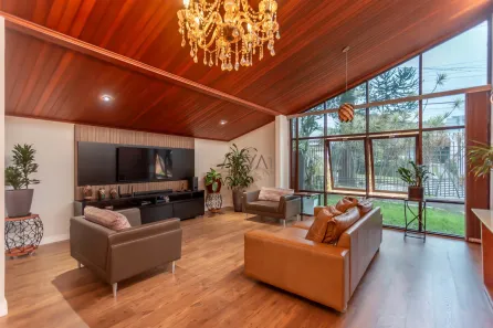 Casa com 2 Quartos à venda, 270m² no São Lourenço, Curitiba