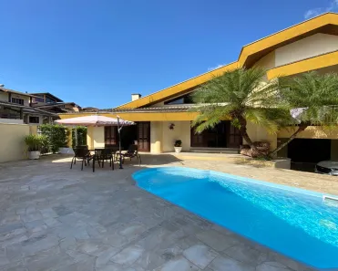 Casa com 4 Quartos à venda, 437m² no Centro I, Brusque