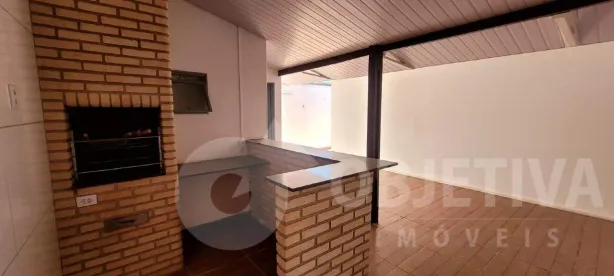 Casa com 3 Quartos para alugar, 200m² no Jardim Patrícia, Uberlândia
