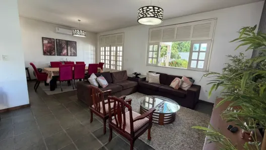 Casa de Condomínio com 4 Quartos para alugar, 300m² no Aleixo, Manaus