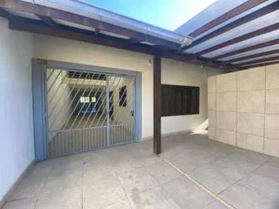 Casa com 3 Quartos para alugar, 198m² no Boa Vista, Joinville