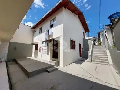 Casa com 1 Quarto para alugar, 35m² no Trindade, Florianópolis