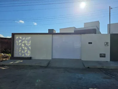 Casa com 2 Quartos para alugar, 200m² no Centro, Solânea