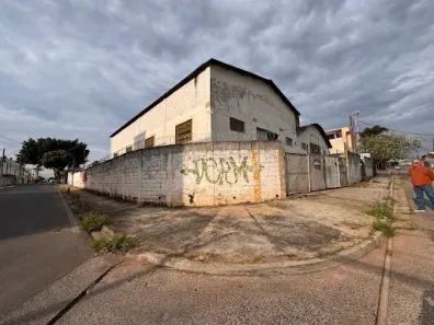 Galpão/Depósito/Armazém para venda ou aluguel, 638m² no Vila Fiori, Sorocaba