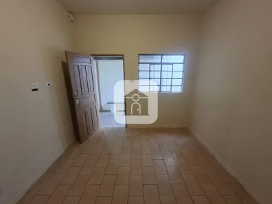 Casa com 3 Quartos para alugar, 50m² no Martins, Uberlândia