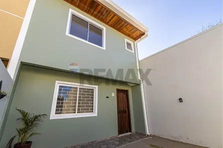 Casa de Condomínio com 3 Quartos à venda, 83m² no Santa Cândida, Curitiba