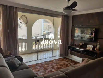 Casa com 3 Quartos à venda, 207m² no Irmãos Soares, Uberaba