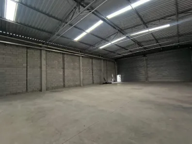 Galpão/Depósito/Armazém para alugar, 295m² no Parque Maracanã, Contagem