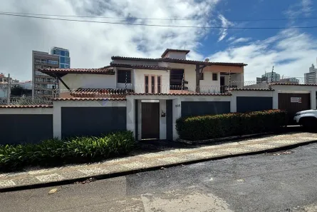 Casa com 7 Quartos para alugar, 451m² no Caminho das Árvores, Salvador