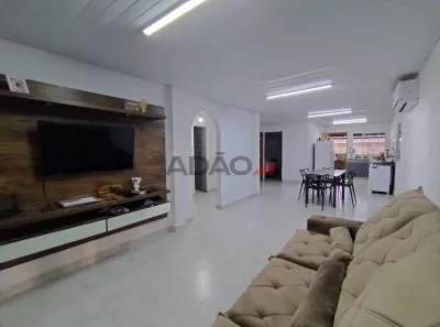 Casa com 3 Quartos à venda, 275m² no Setor Urias Magalhães II, Goiânia
