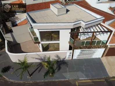 Casa com 3 Quartos à venda, 132m² no Centro, Botucatu