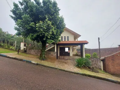 Casa com 3 Quartos para alugar, 171m² no Petrópolis, Novo Hamburgo
