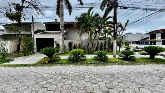 Sobrado com 3 Quartos à venda, 220m² no Guaratuba, Guaratuba