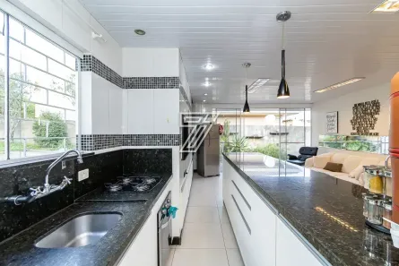 Casa com 4 Quartos à venda, 300m² no Orleans, Curitiba