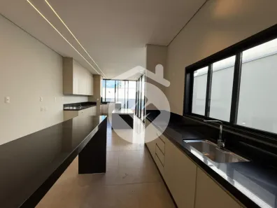 Casa de Condomínio com 3 Quartos para alugar, 217m² no Gávea, Uberlândia