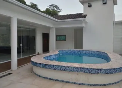 Casa de Condomínio com 4 Quartos à venda, 500m² no São Francisco, Niterói