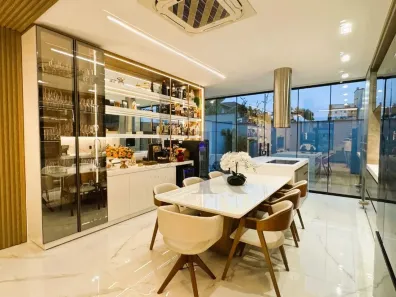 Sobrado com 3 Quartos à venda, 192m² no Santo Antônio, Joinville