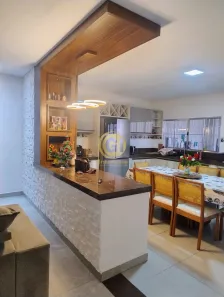Sobrado com 3 Quartos à venda, 220m² no Jardim Sant'Anna do Pedregulho, Jacareí