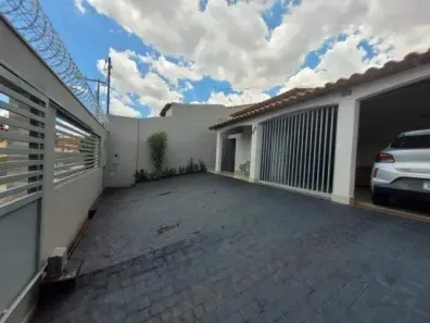 Casa com 3 Quartos à venda, 172m² no Lourdes, Uberlândia