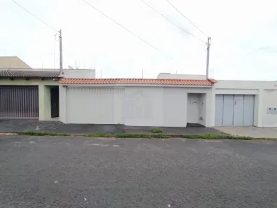 Casa com 3 Quartos para alugar, 100m² no Brasil, Uberlândia