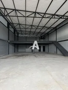 Galpão/Depósito/Armazém para alugar, 440m² no Novo Mundo, Uberlândia