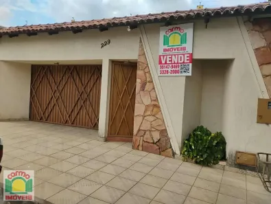 Sobrado com 4 Quartos à venda, 300m² no Centro, Anápolis