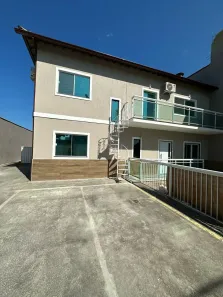 Casa de Condomínio com 2 Quartos para alugar, 100m² no Parque Burle, Cabo Frio