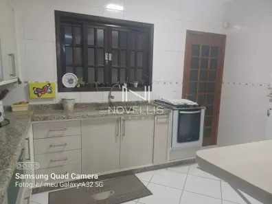Casa com 3 Quartos para alugar, 100m² no Jardim Altos de Santana II, Jacareí