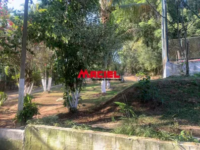 Fazenda/Sítio com 4 Quartos à venda, 250m² no Guamirim, Caçapava