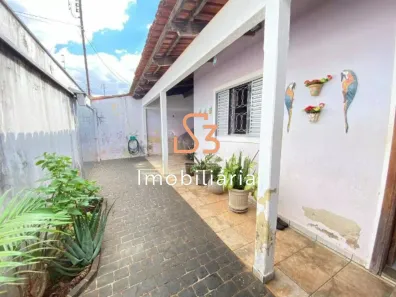 Casa com 3 Quartos para alugar, 98m² no Planalto, Uberlândia
