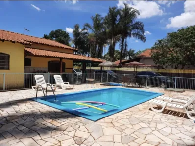 Casa de Condomínio com 3 Quartos para alugar, 200m² no , Jardinópolis
