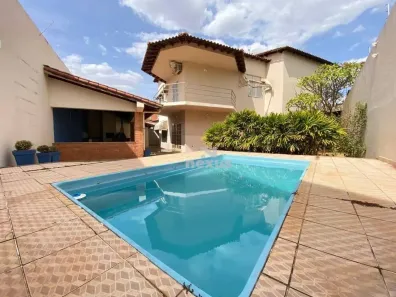Sobrado com 4 Quartos à venda, 347m² no Jardim Patrícia, Uberlândia