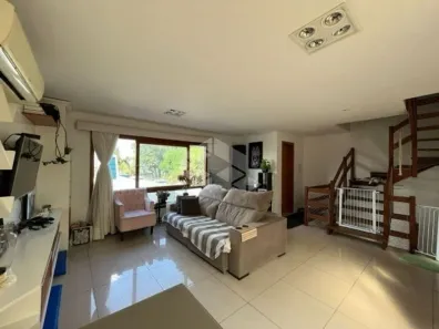 Casa de Condomínio com 3 Quartos para alugar, 122m² no Medianeira, Porto Alegre
