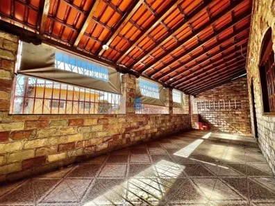Casa com 5 Quartos à venda, 240m² no Minascaixa, Belo Horizonte
