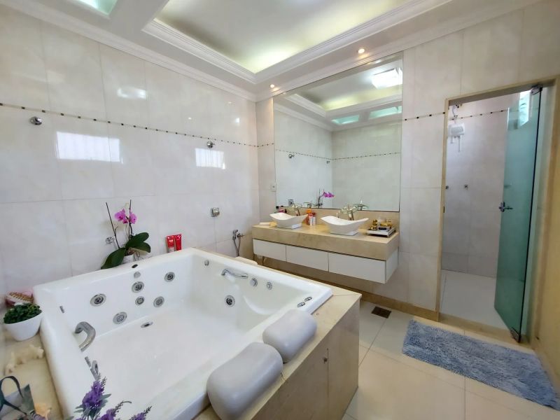 Casa com 5 quartos — Planalto, Belo Horizonte