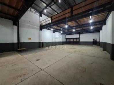 Galpão/Depósito/Armazém para venda ou aluguel, 750m² no São Geraldo, Porto Alegre
