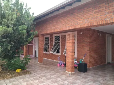 Casa com 3 Quartos à venda, 202m² no Jardim Paraíso, Botucatu