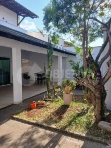 Casa com 4 Quartos à venda, 250m² no Alto Umuarama, Uberlândia