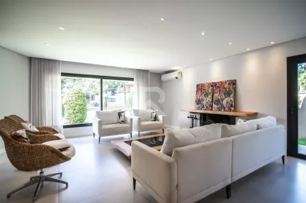 Casa com 3 Quartos para alugar, 264m² no São Braz, Curitiba