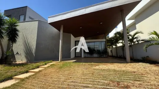 Casa de Condomínio com 4 Quartos para alugar, 240m² no Aclimação, Uberlândia