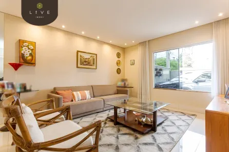 Sobrado com 4 Quartos à venda, 273m² no Água Verde, Curitiba