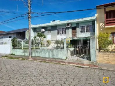 Casa com 3 Quartos à venda, 220m² no Coqueiros, Florianópolis